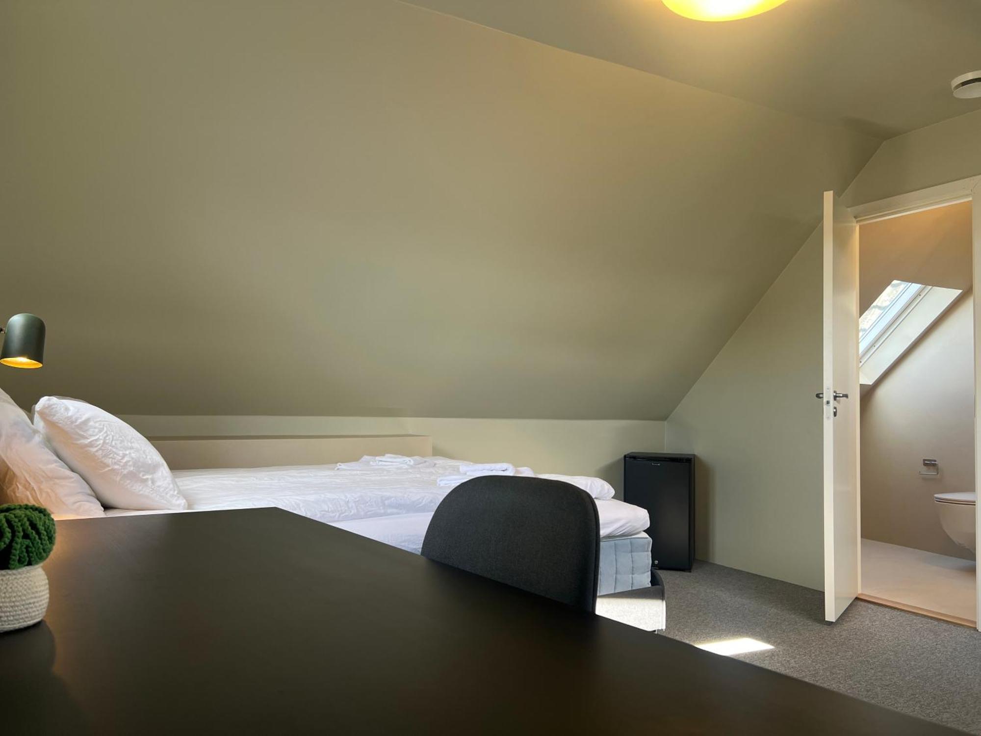 Central Guest House - Bedroom With En Suite Bathroom สตาวังเงร์ ห้อง รูปภาพ